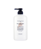 Odżywka LebeL Natural Hair Treatment Rice Protein 980 ml w białej butelce z czarną pompką na białym tle