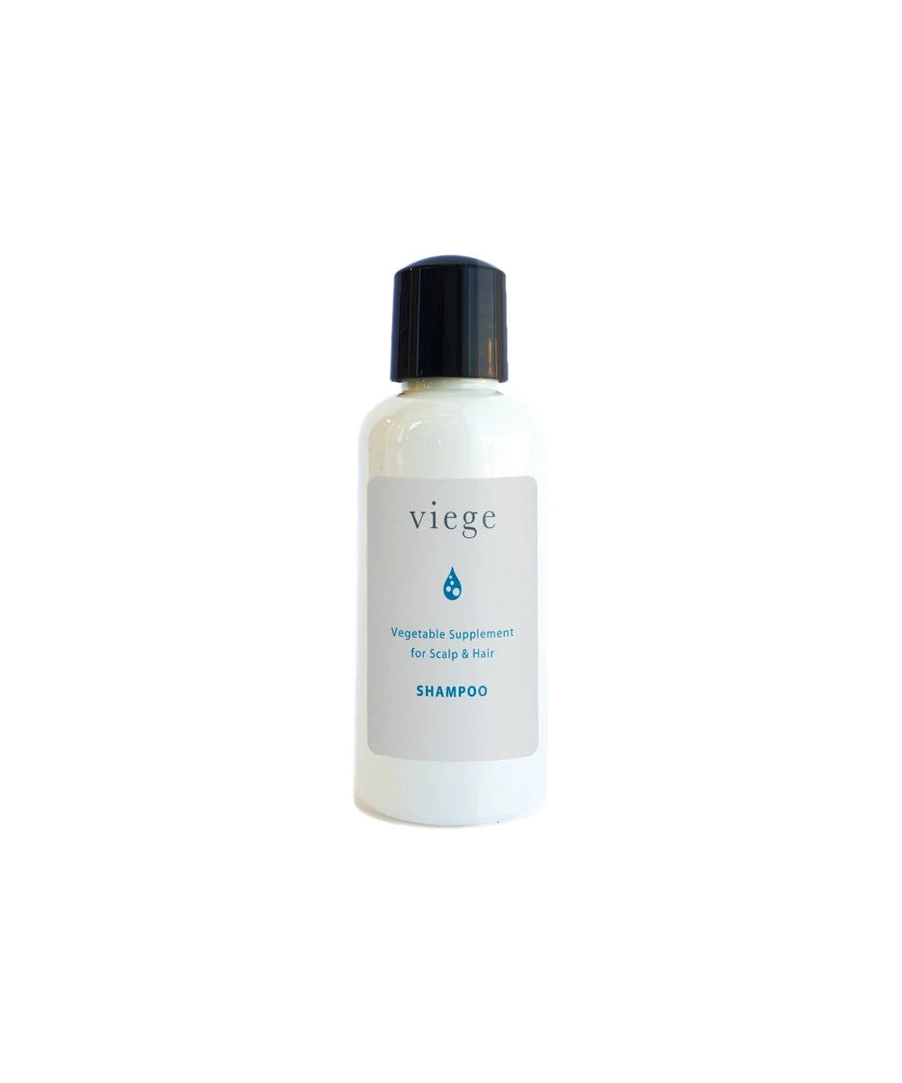 Szampon LebeL Viege Shampoo 30 ml w różowej butelce na białym tle