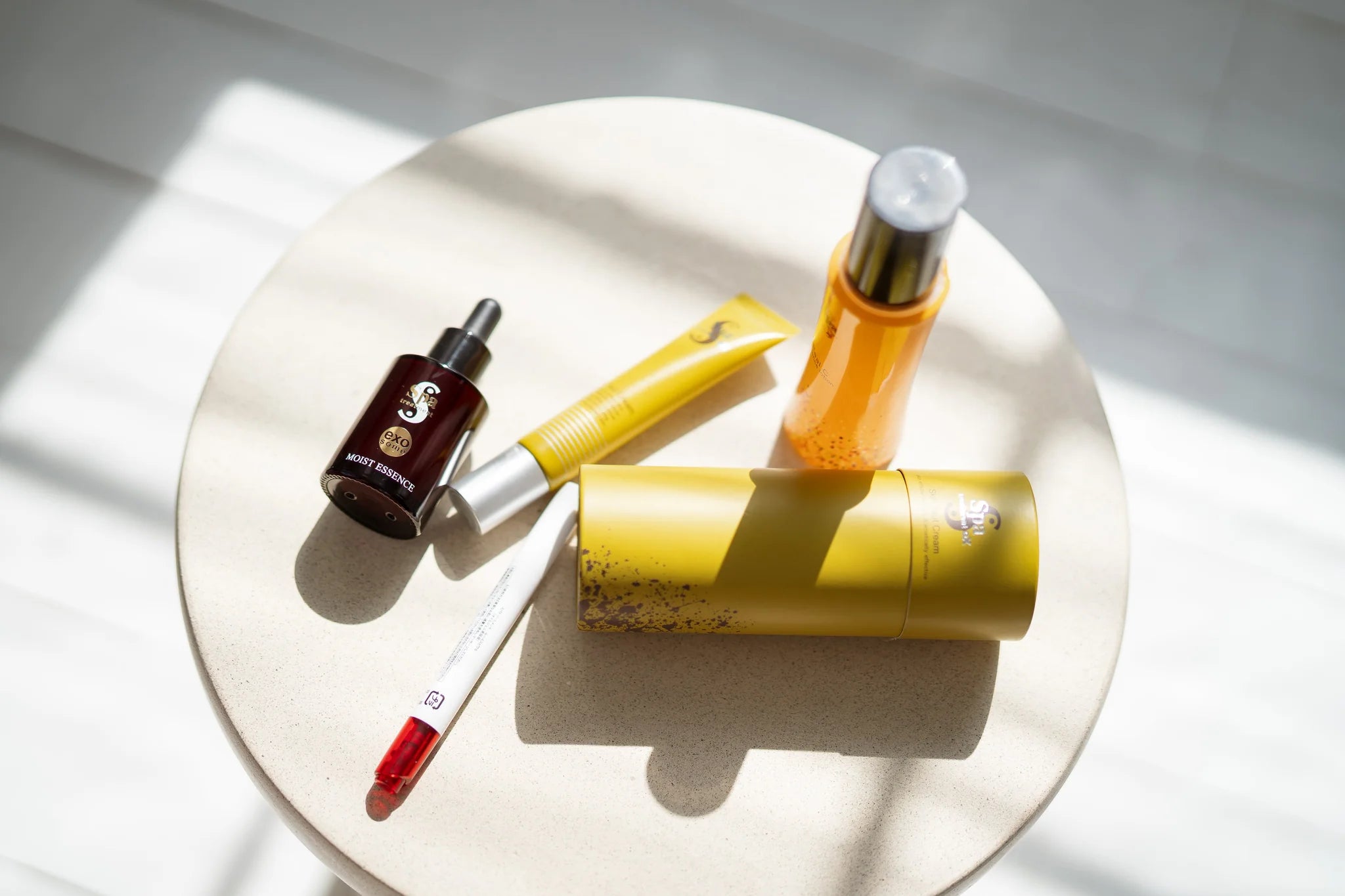 Kosmetyki Spa Treatment z ochroną SPF - esencja, krem i produkty premium przeciwko fotostarzeniu